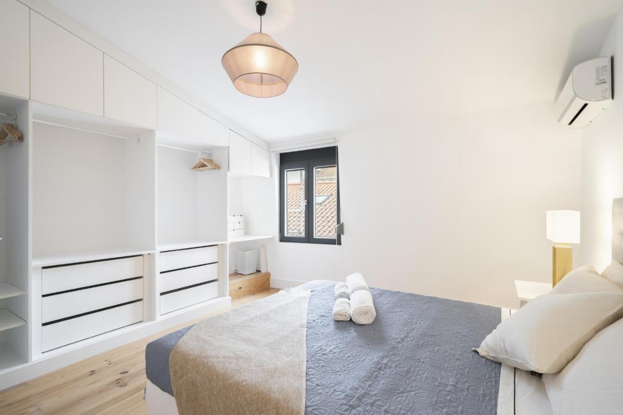 Warm And Cozy Parquet Flooring Apartment In Almada Kültér fotó