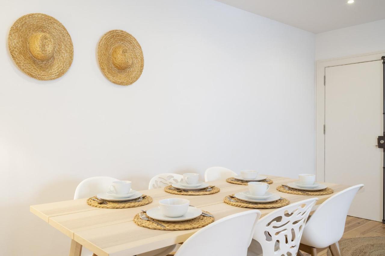 Warm And Cozy Parquet Flooring Apartment In Almada Kültér fotó