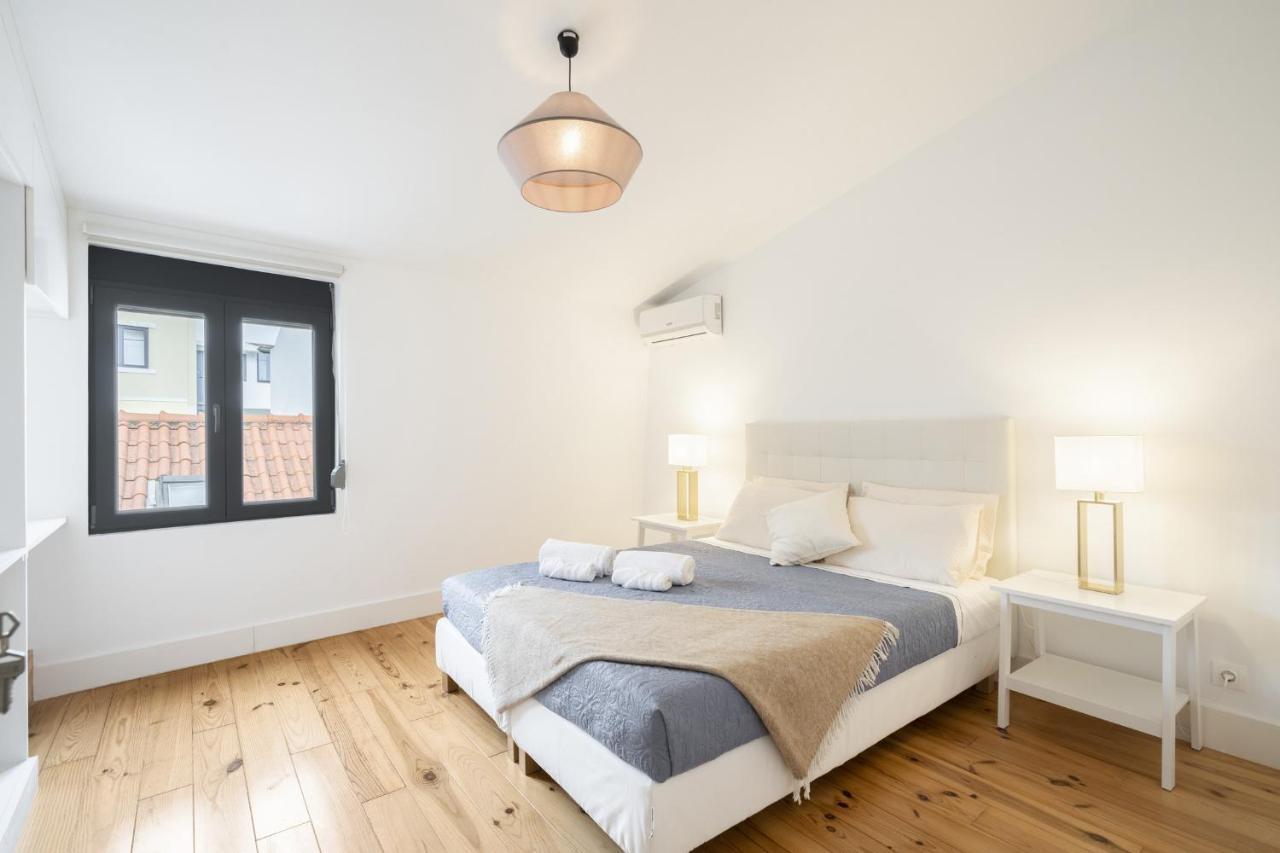 Warm And Cozy Parquet Flooring Apartment In Almada Kültér fotó
