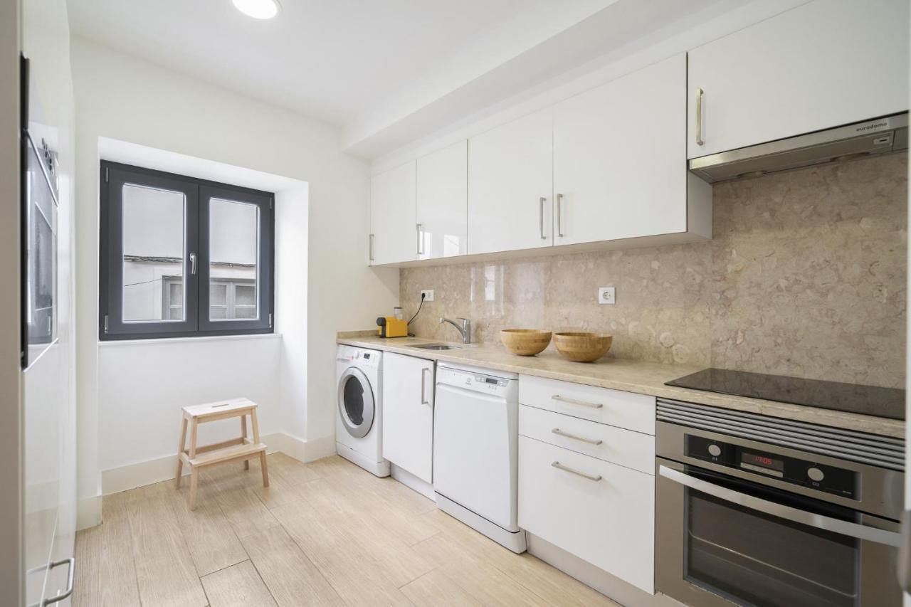 Warm And Cozy Parquet Flooring Apartment In Almada Kültér fotó