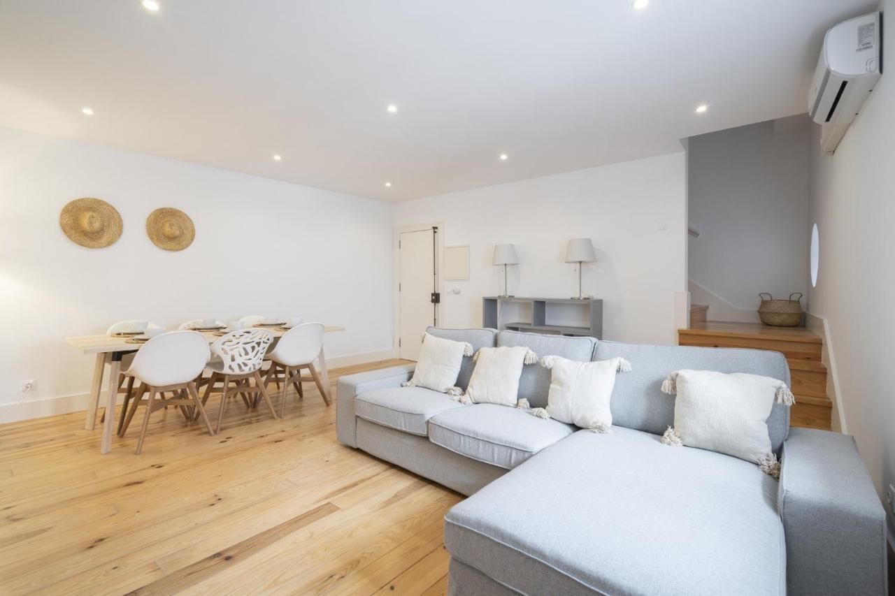 Warm And Cozy Parquet Flooring Apartment In Almada Kültér fotó